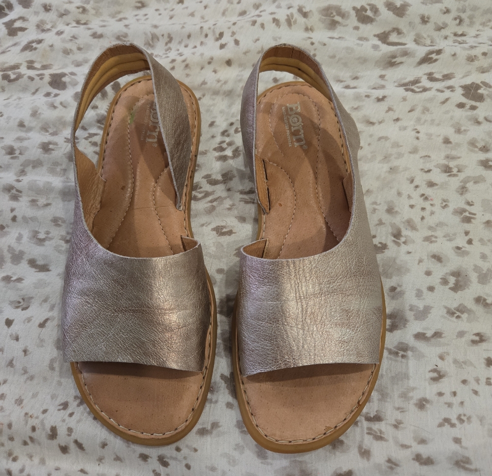 Born Size7M Metalic Gold Leather Sandals